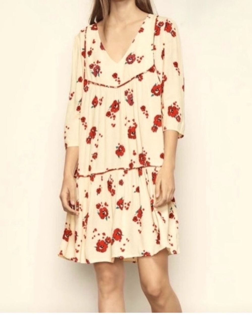 Ba&sh Cream & Red Poppy print dress
ba&sh size 2, is equivalent US 8